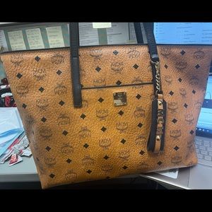 MCM Medium Top-Zip in Visetos